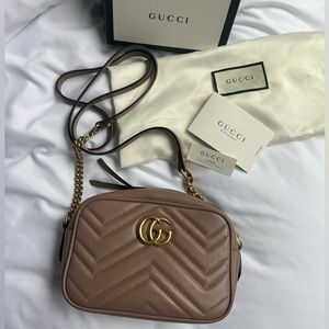 Gucci GG Marmont Mini Shoulder Bag in dusty pink matelasse leather